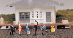 Bachmann Trains - FIGURES - WAITING PASSENGERS - HO Scale