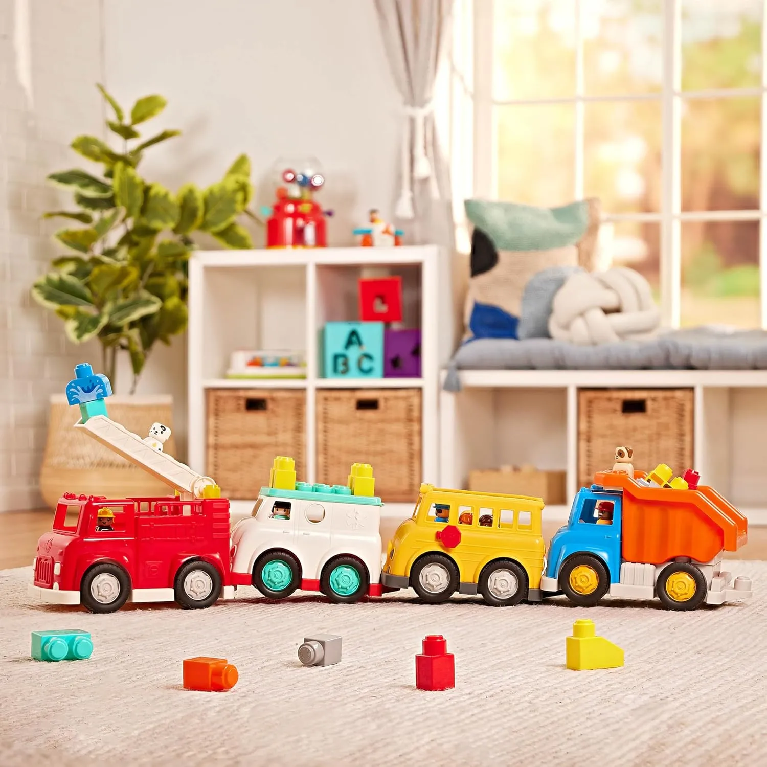 Battat – School Bus – 8Pc Construction Set – 5 Figures & 2 Blocks – Build-On Vehicle – 12 Months   – Locbloc® School Bus