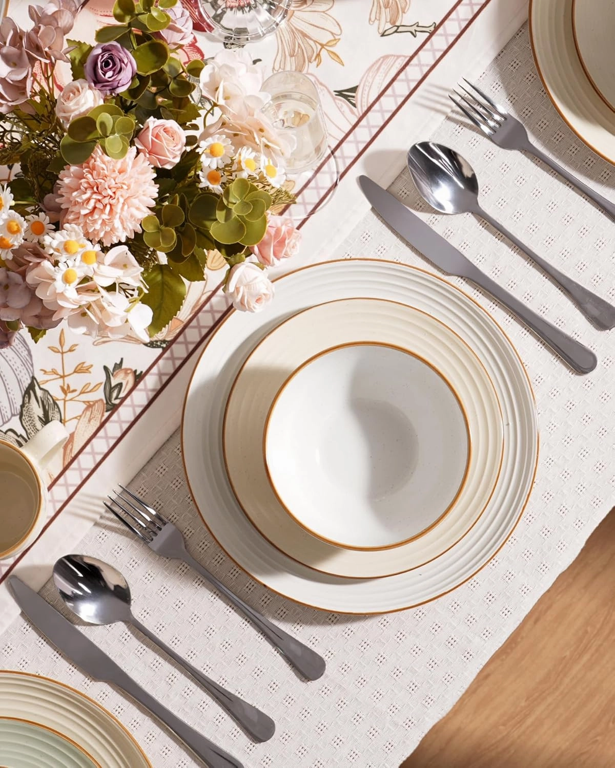 Famiware Jupiter Dinnerware Set, Plates and Bowls Dish Sets for 4 (12 Pieces), Microwave and Dishwasher Safe Stoneware Tableware, Chip and Scratch Resistant, Light Green