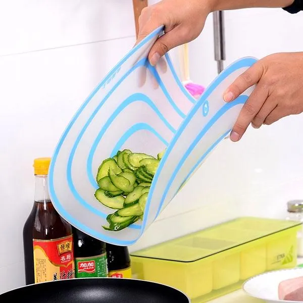 Plastic Antibacterial Cutting Board Chopping Block Frosted Translucent Chopping Board Random Color & Pattern L