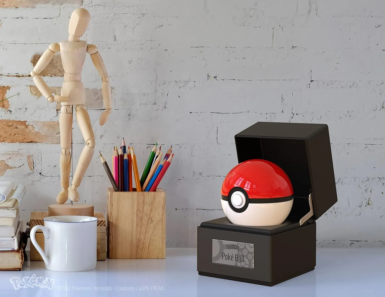Pokémon Poké Ball Authentic Replicas - Realistic, Electronic, Die-Cast Poké Ball with Display Case Light Features - by The Wand Company (Original Poké Ball)
