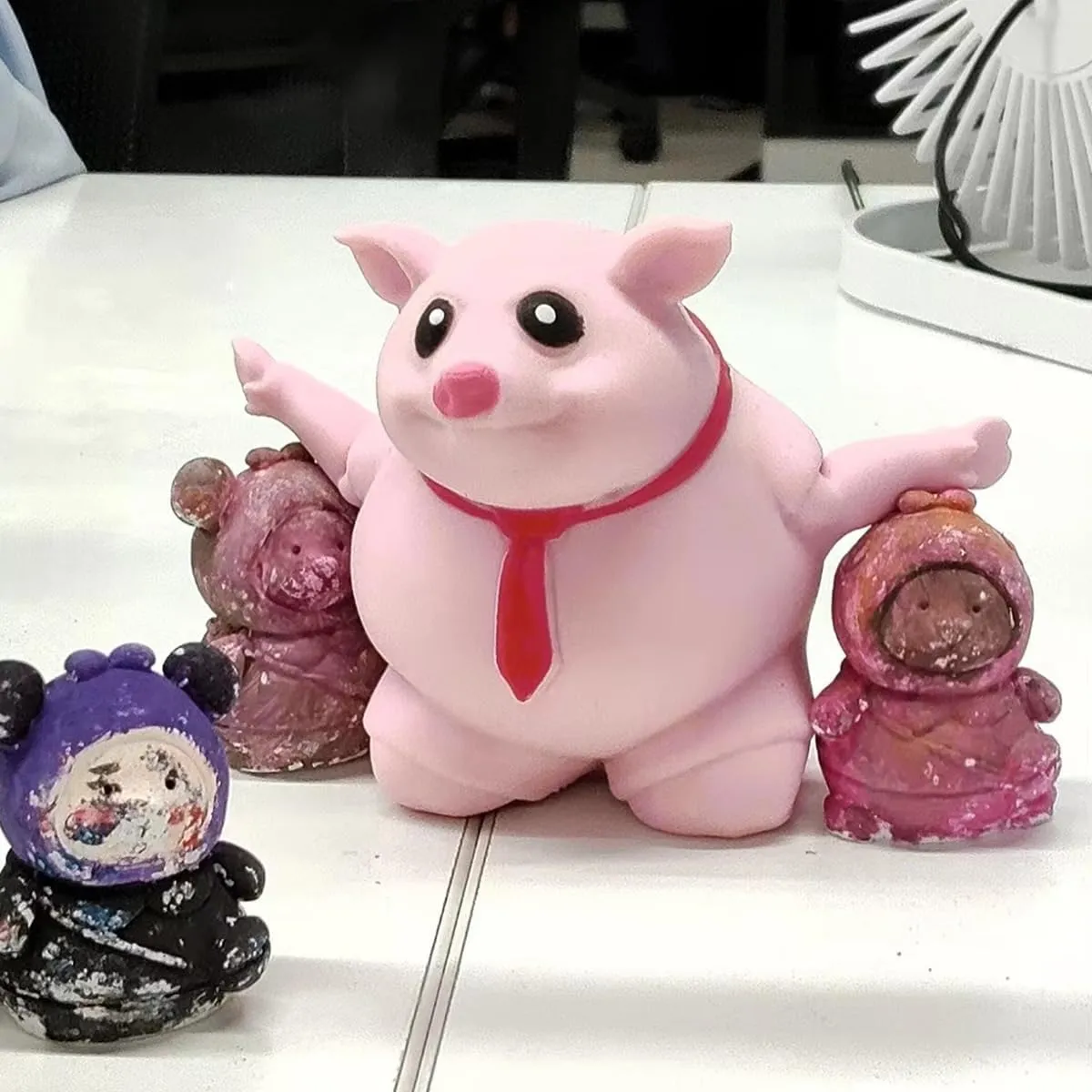 Squishy Pig Toys - Pink Pig Squishy Toy for Kids Adults, Novelty Pig Squeeze Toys, Funny Tiktok Pig Sensory Stress Toy for Decompress and Anxiety Relief Women Men Kids (Small)